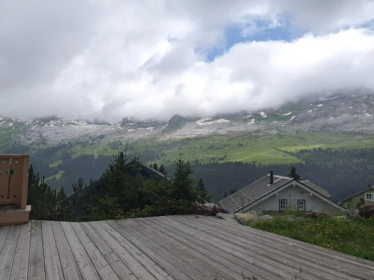 MAGNIFIQUE APPARTEMENT AVEC TERRASSE, 2 chambres et coin montagne, 6 personnes Flaine France